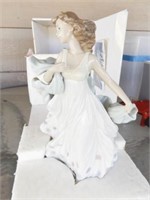 LLADRO HIGHLY COLLECTIBLE FIGURINE