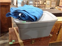 Xl Storage tub and packing blanket