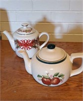 Pair of teapots