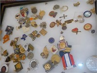 Variety of pin back button