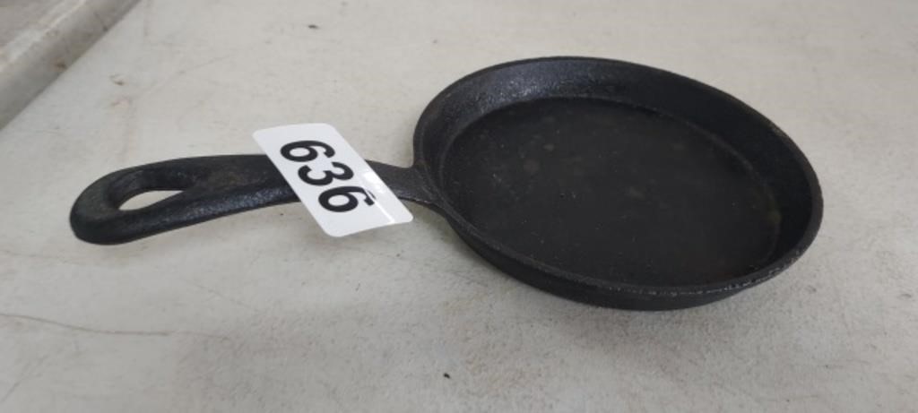 SMALL CAST IRON SKILLET