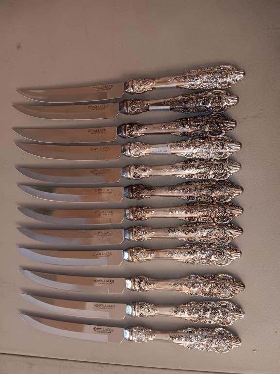 Set of 12 Wallace Baroque steak knives 9 3/8"