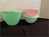 Tupperware bowls, lids