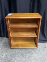 SMALL WOOD BOOKCASE WITH ADJUSTABLE SHELVES