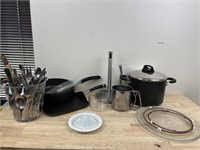 Pots and pans/kitchenware