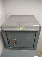 Small Yale Safe with Key