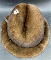 Rimmed mink hat in very good condition, 7 3/4 or 8