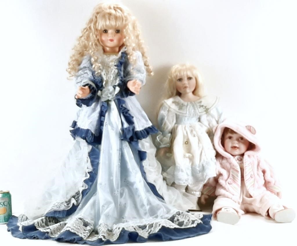 3 poupées en porcelaine dont CATHAY Collection 21"