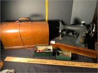 Vintage Singer Sewing Machine w/Pedal &