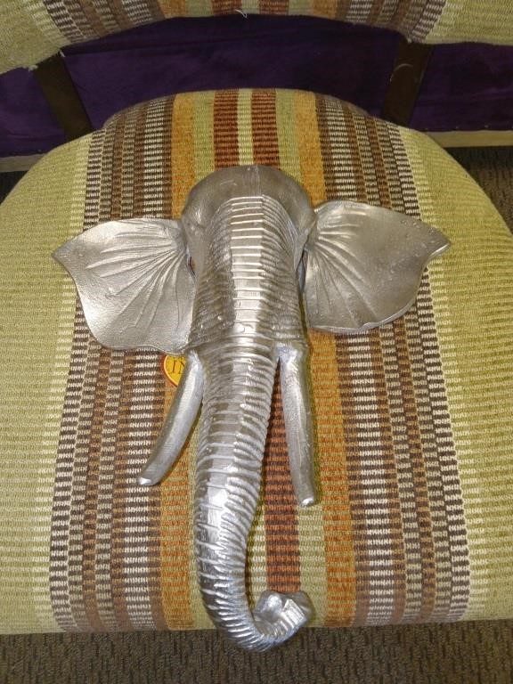 Metal elephant hanging decor