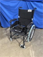 Karman push wheelchair with external legs