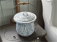 blue swirl graniteware chamber pot