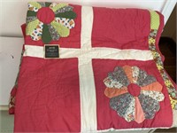Vintage Dresden Plate Hand Quilted Quilt, Queen