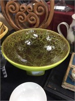 Green pedestal bowl