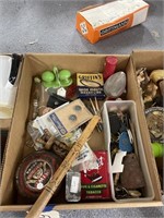 Box of Salt/Peppers - Pipe Tins - Buttons & More