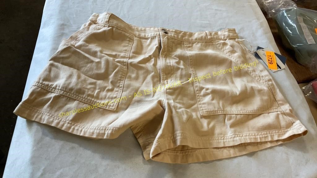 Universal thread shorts, size 14