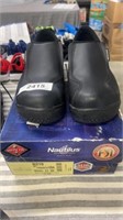 Nautilus safety shoe size 8.5