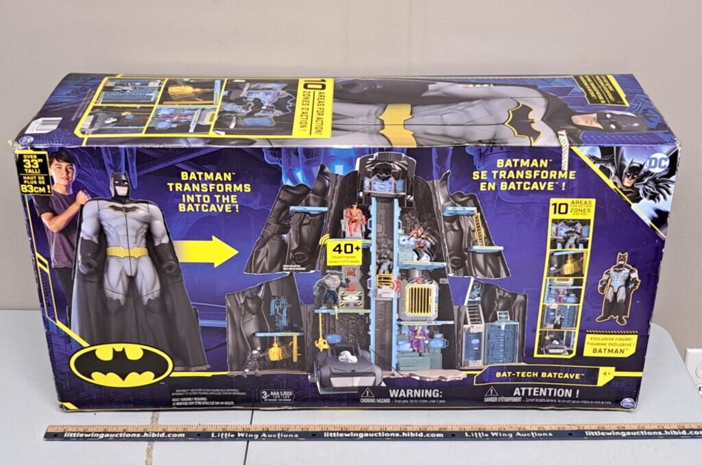 GIANT DC COMICS BATMAN BATCAVE TRANSFORMING SET