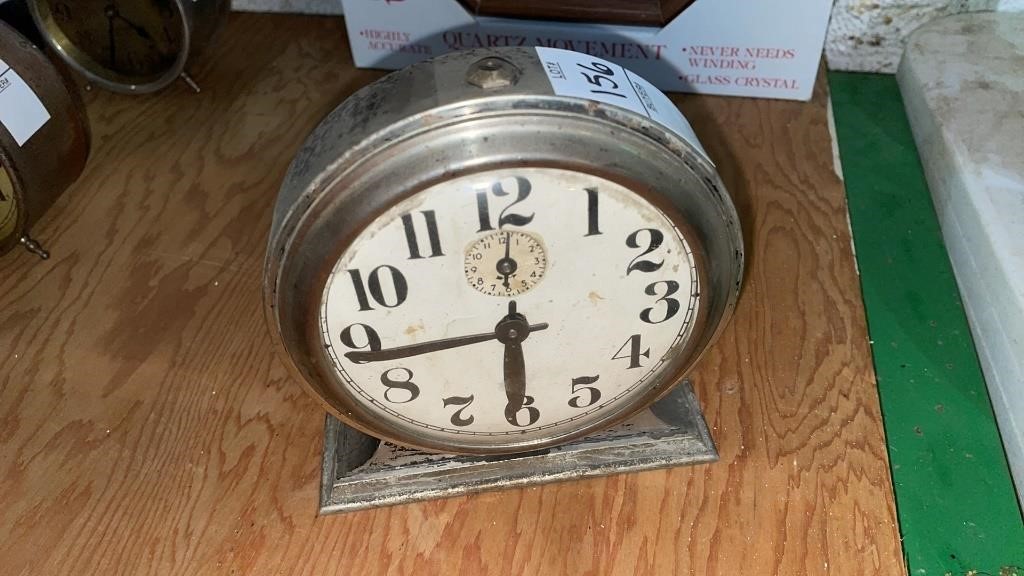 Vintage -metal - windup - alarm clock **missing