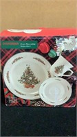 Evergreen 12 place setting Service for 4