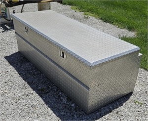 Diamond plate truck bed tool box
