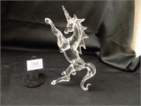 Glass Unicorn; Slightly chipped on Mane-see pics;