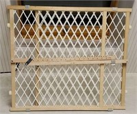 Evenflo 42 in adjustable security gate