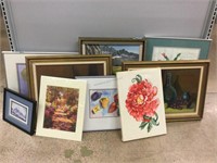 Assorted wall hanging art. Largest approx. 20x21