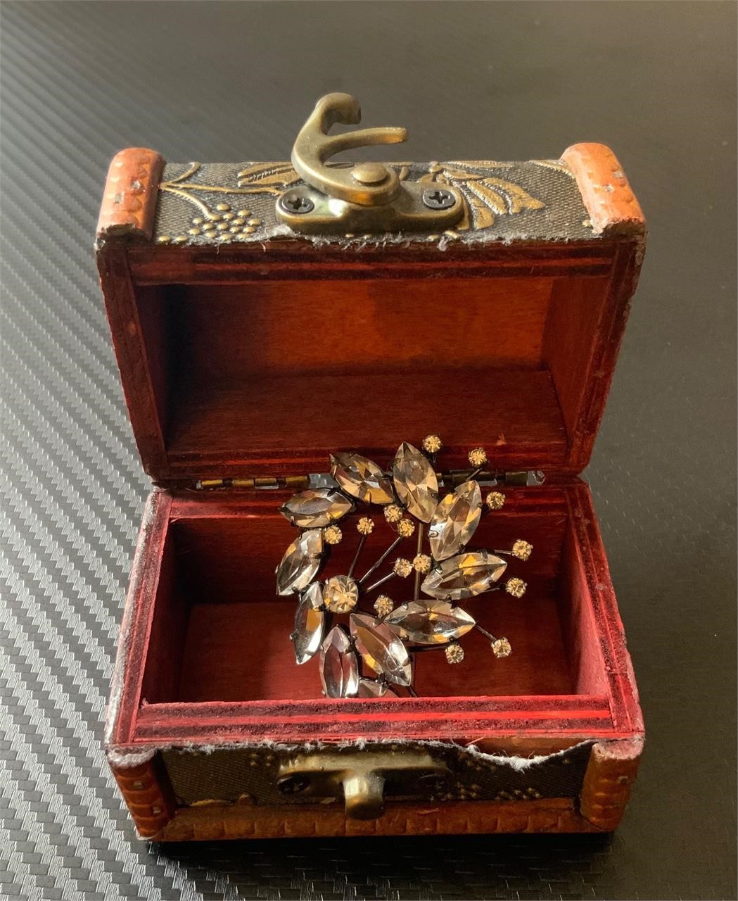 VINTAGE BROOCH + JEWELRY BOX