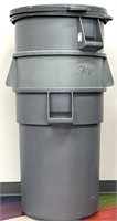 Rubbermaid Brute 44-Gallon Trash Can with Lid