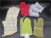 Pot Holders & Oven Mitts- Some Sets, Some New