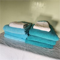 BLUE BATH TOWELS & CLOTHES