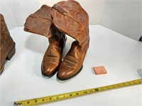 Size 7.5 Leather Ariat Boots
