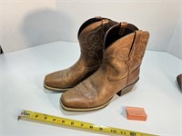 Very Nice Size 9 Leather Boots Justin Brand