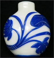 COBALT BLUE CHINESE CAMEO GLASS SNUFF BOTTLE