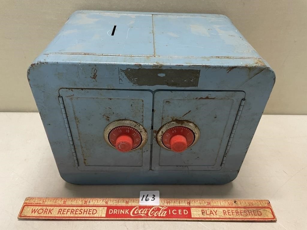 VINTAGE KIDS TIN TOY SAFE