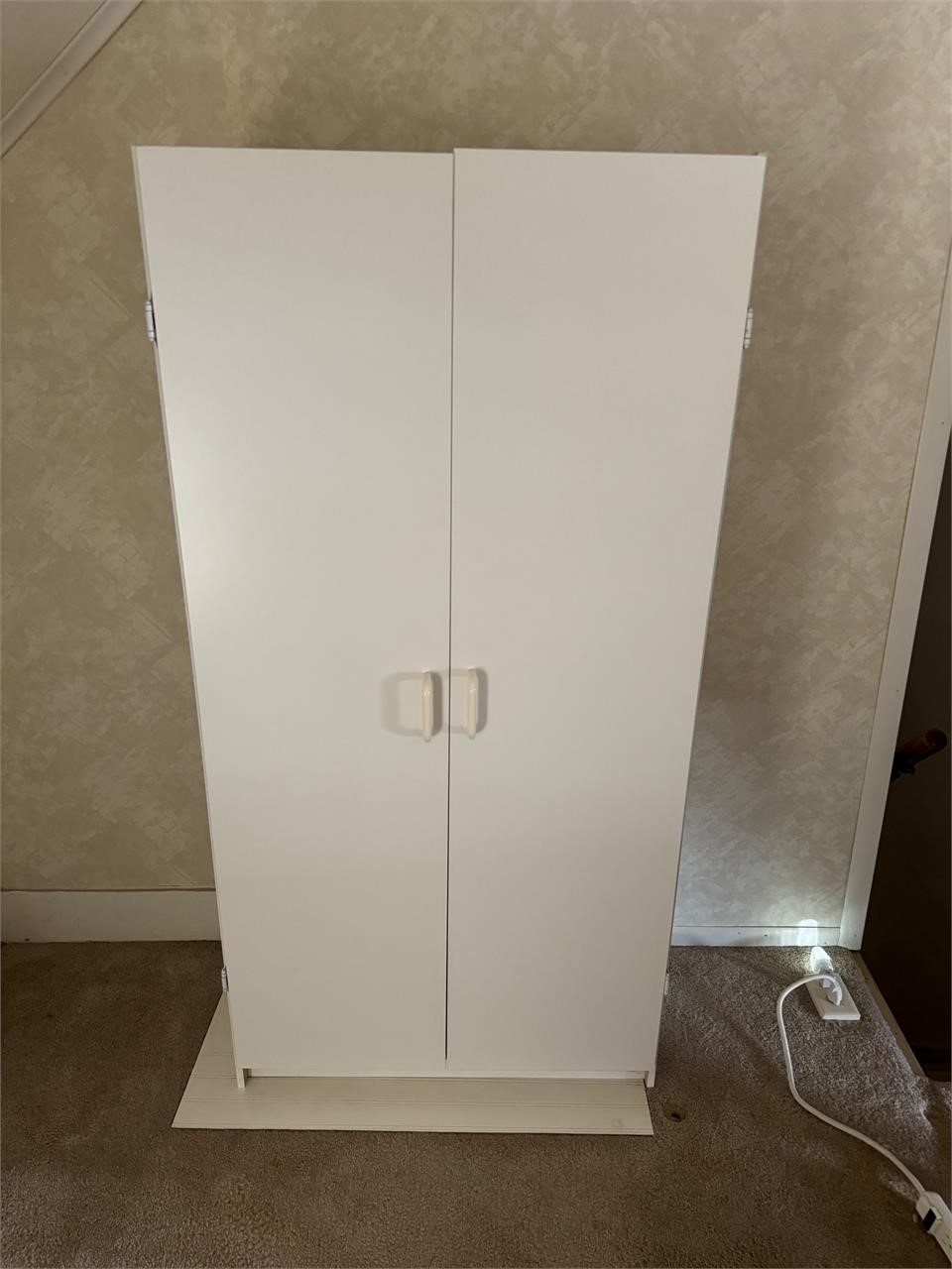 White 2 Door Wardrobe/Cabinet