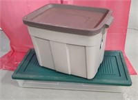 2 small Empty totes with lids