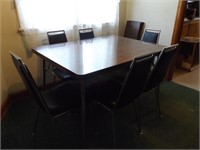 Rero Kitchen Table w/ Six Chairs & Two Leafs