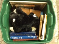 TOTE FULL BOOKS AND STUFFED ANIMALS