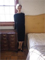 Female mannequin (as-is, missing both arms)