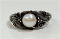 NICE STERLING SILVER & PEARL RING - UNIQUELY SET