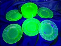16PC lot Federal Uranium green depression glass