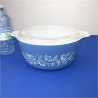 Pyrex #475 Casserole & Lid Colonial Mist