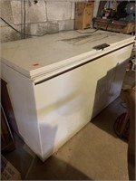 Gibson chest freezer, untested. BUYER RESPONSIBLE