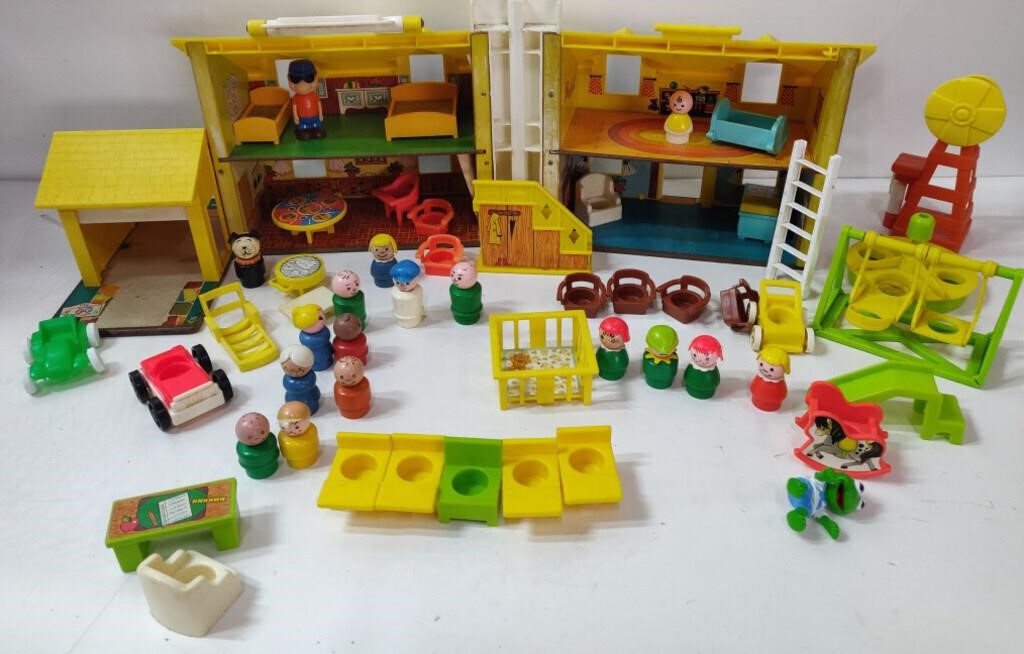 Fisher-Price Play Family House & People