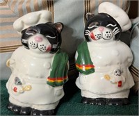 Vintage cat chef salt/ pepper shakers