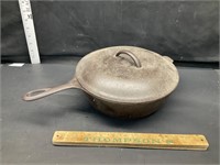 Cast iron pan with lid