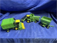 Toy Tractors: John Deere 3 pieces Metal