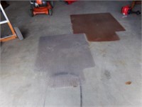 2 Floor mats for desk